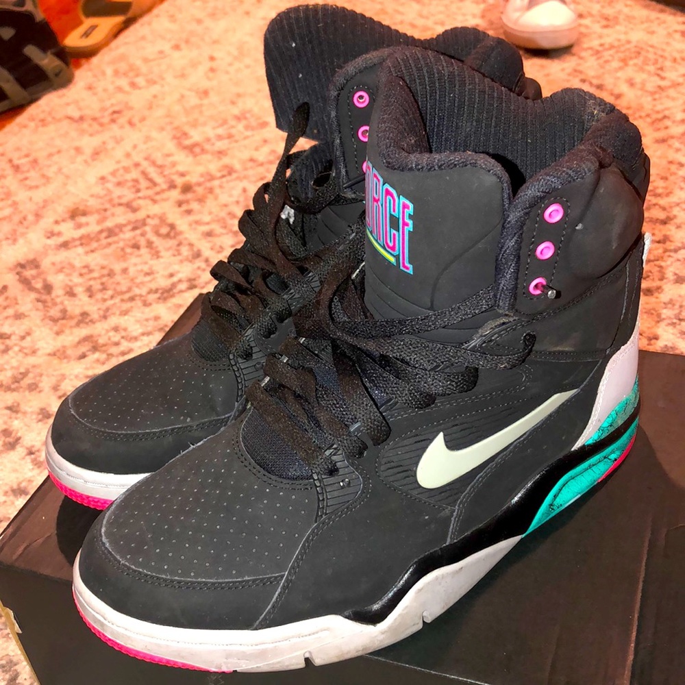 Size 9.5- Nike Air Command Force Spurs 2014